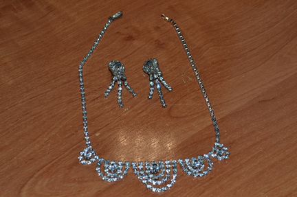 Колье с серьгами