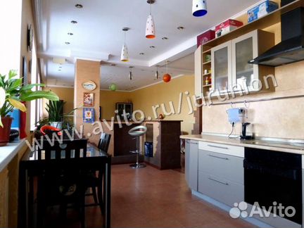 4-к квартира, 170 м², 8/10 эт.