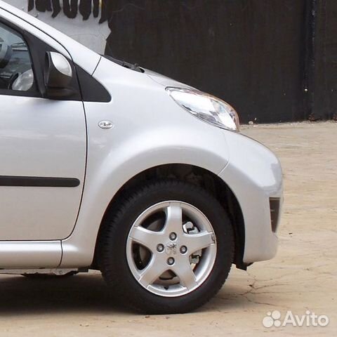 Крыло переднее правое в цвет Peugeot 107