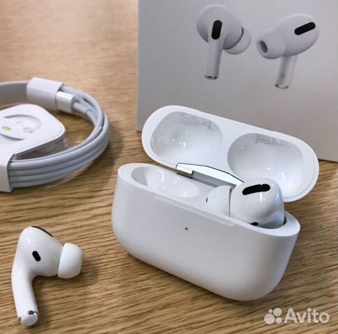Apple AirPods Pro с шумоподавлением + Чехол