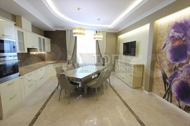 3-к. квартира, 124,1 м², 2/4 эт.