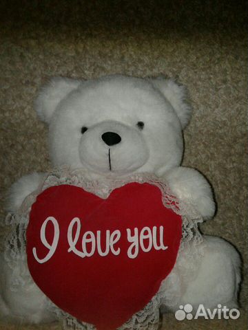 Белый плюшевый медвеженок