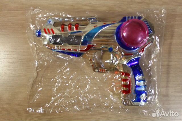 Игрушечный бластер