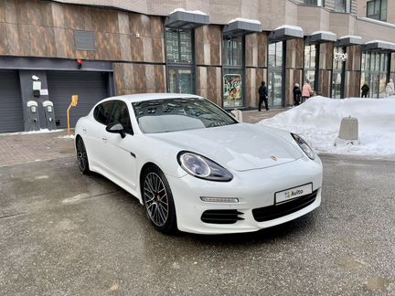 Porsche Panamera 4, 2014