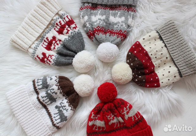 Вязаные шапки с оленями