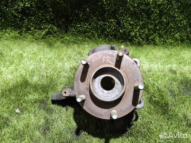 Ступица передняя правая Mazda 5 2010