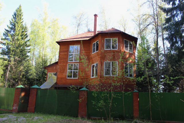 Коттедж 420 м² на участке 10,6 сот.