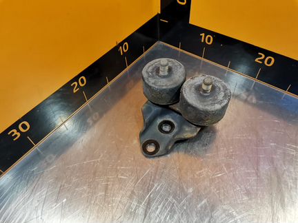 Кронштейн радиатора левый (с подушками) \DAF