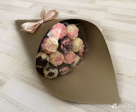 Букеты из шоколадных пионов