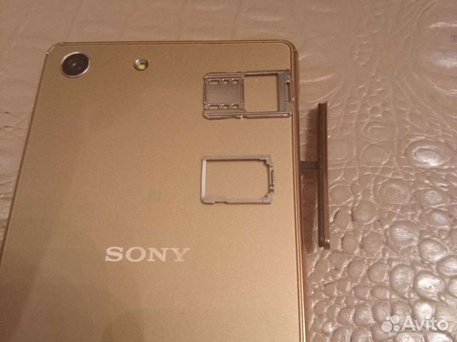 Sony M5 E5603 Gold