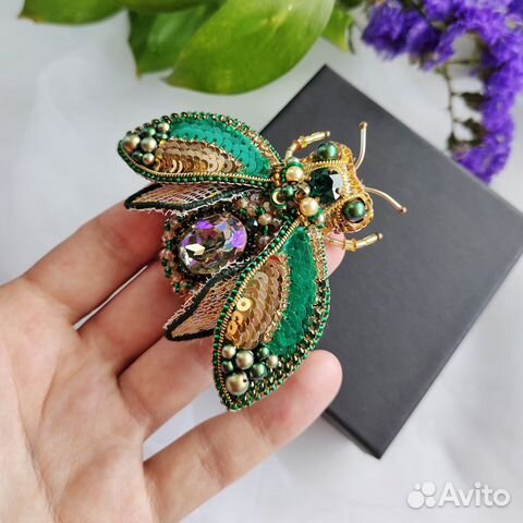 Брошь жук зеленый ручной работы