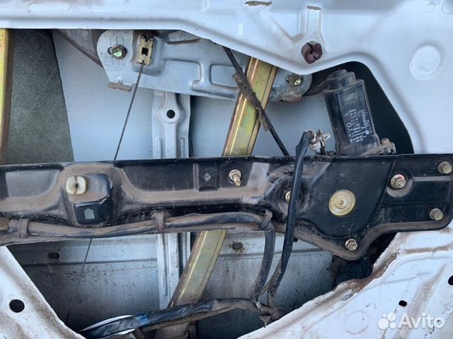 Мотор стеклоподъемника задний левый Toyota Vista