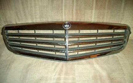 Решетка радиатора Mercedes C180 W204 оригинал