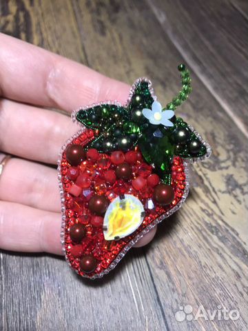 Брошь Клубничка. Ручная работа