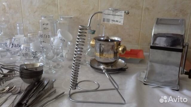 Посуда: вазы, тарелки, ложки, вилки