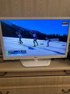 Стильный белый телевизор LG для кухни