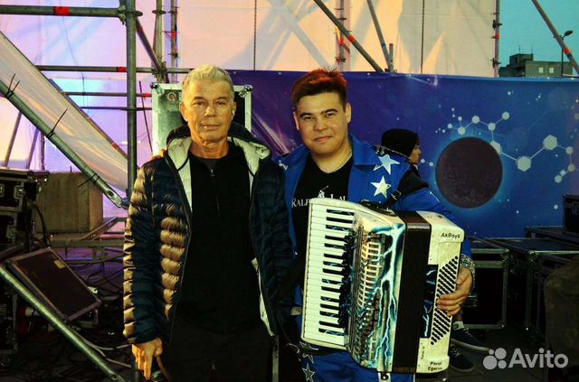 Баянист, аккордеонист-певец,музыкант