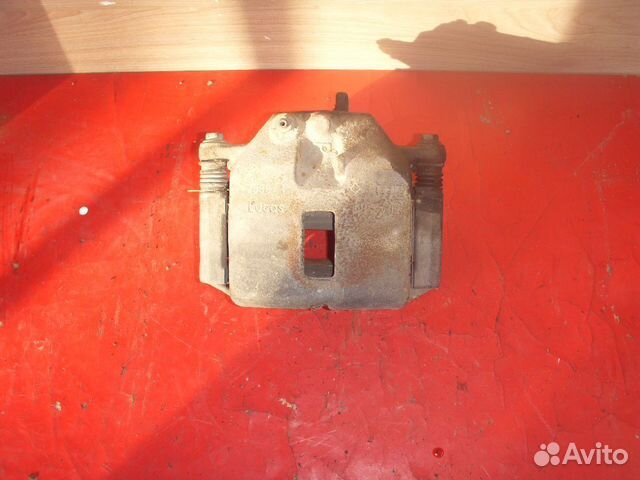 Суппорт тормозной передний Nissan Primera (P12)