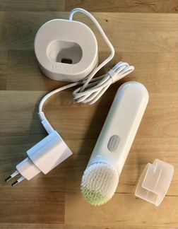 Аппаратная щетка для лица Clinique Sonic System pu