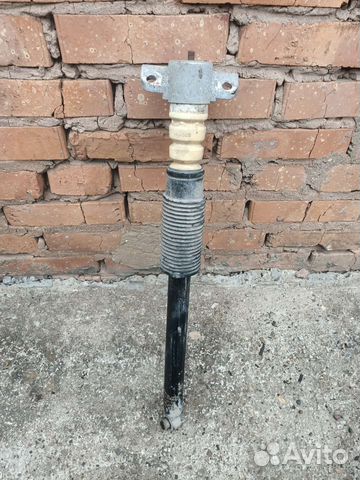 Стойка амортизатора задняя Opel Corsa D