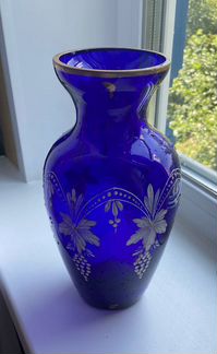 Ваза. Синее стекло (кобальт) с ручной росписью