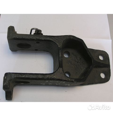 Вилка буксирная камаз 53205 правая с пружиной