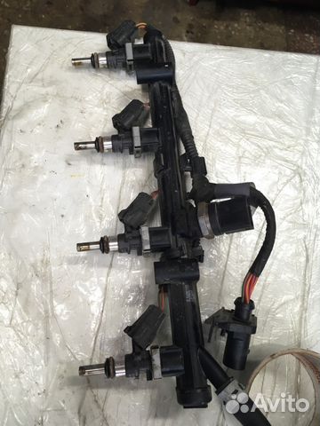 06K133681A Топливная рампа VAG бу