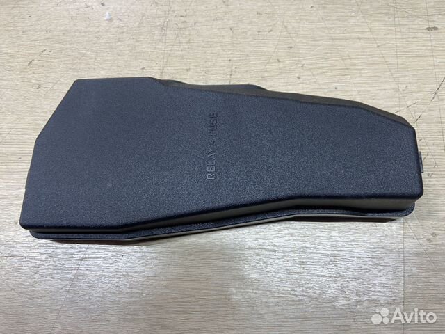 Крышка блока предохранителей Toyota Camry 75