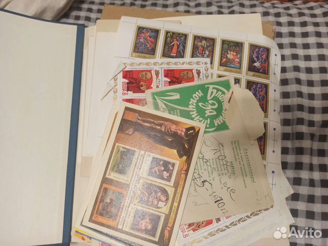 Почтовые марки разных стран, включая СССР