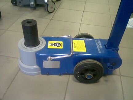 Домкрат подкатной пневмогидравлический 40 т