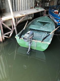 Гребная лодка с мотором