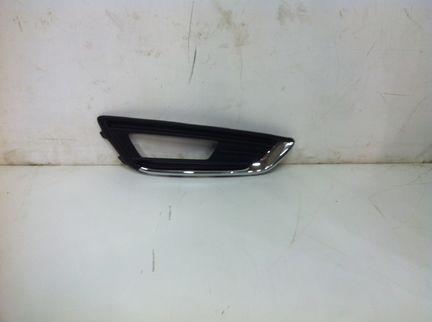 Накладка противотуманной фары правой Форд Фокус 3