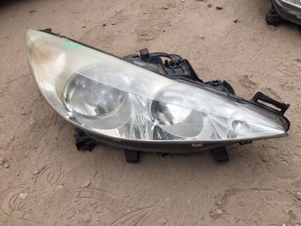 Фара правая Peugeot 207 2007