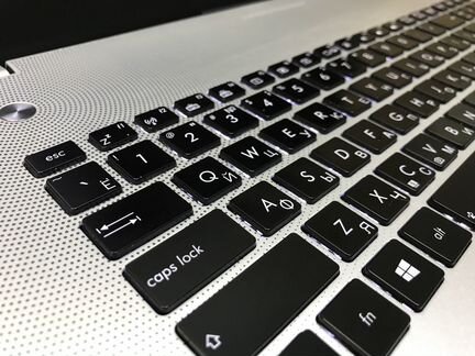 Ноутбук Asus/17,3