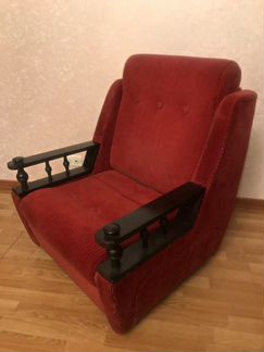 Два кресла и диван к ним