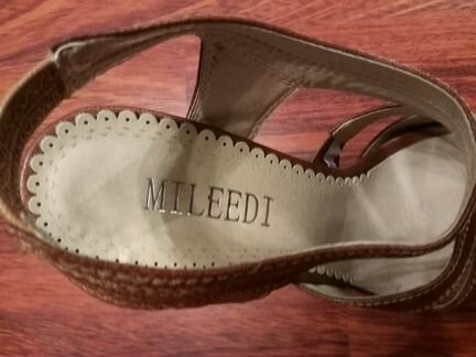 Босоножки кожаные