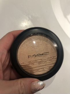 Компактная пудра с эффектом сияния MAC