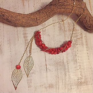 Колье из коралла ручной работы