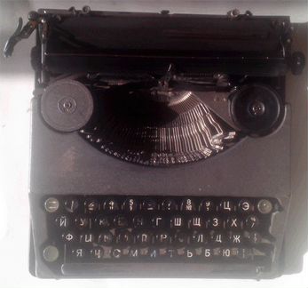 Старая печатная машинка E.Paillard et Cie Suisse