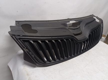 Решетка радиатора Skoda Rapid арт 14112