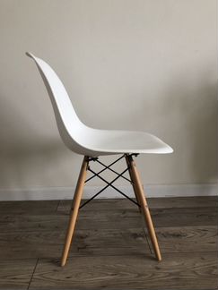 Стул Eames белый