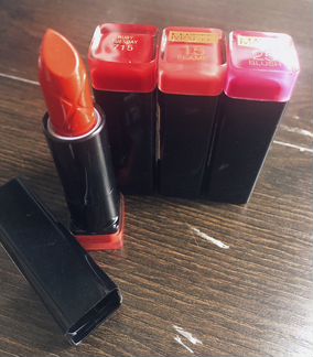 Помада Max factor