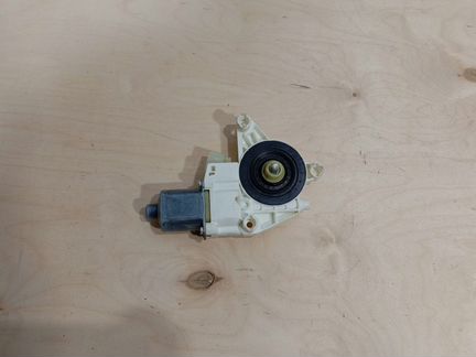 Мотор стеклоподъемника на Mercedes Benz W204 C204