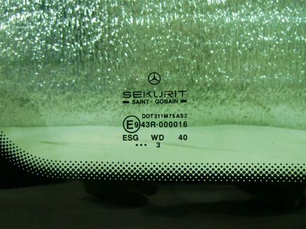 Стекло правой задней двери Mercedes Viano W639