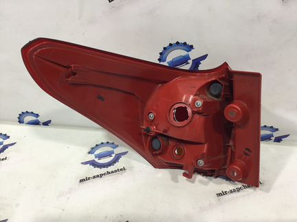 Фонарь задний правый Toyota Auris 2 Универсал