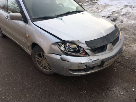 Mitsubishi Lancer капот