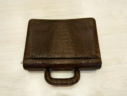 Коричневый портфель из крокодиловой кожи мужской