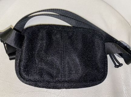 Женская чёрная поясная сумка BDG