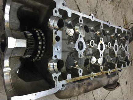 Головка блока цилиндров левая 156 мотор AMG