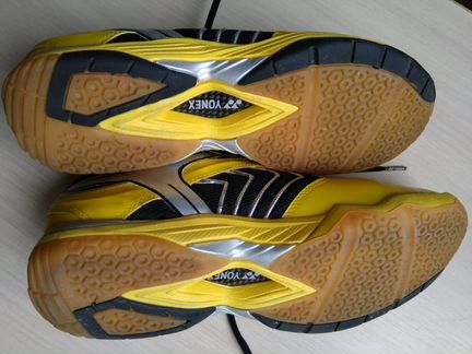 Кроссовки yonex. 44р